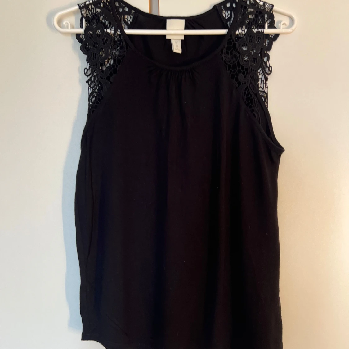 Svart ärmlös topp med spets H&M XS