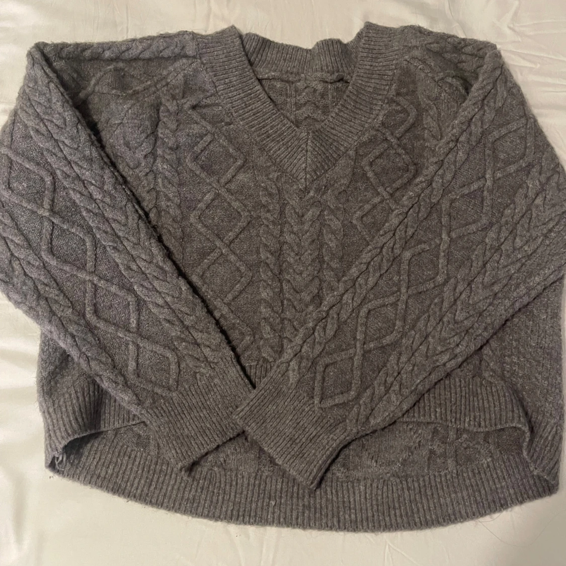 Grå croppad stickad tröja - 1