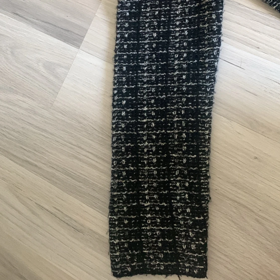 Svartvit rutig cardigan jacka med guldknappar - 1