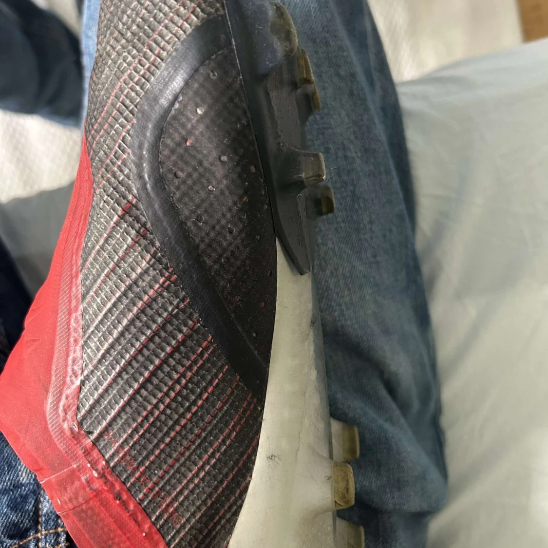 Adidas röda och svarta fotbollsskor - 3