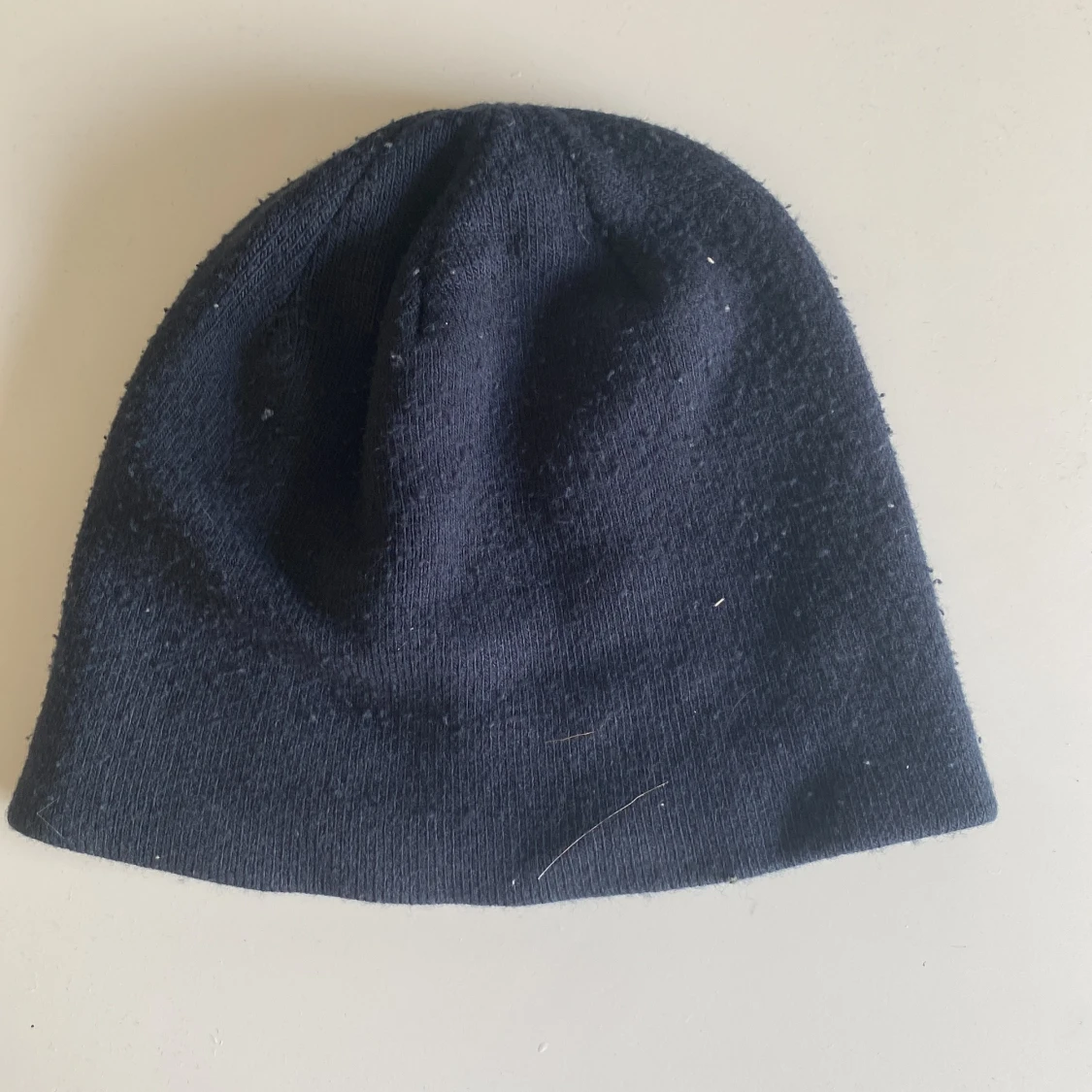 Mörkblå Helly Hansen mössa - 1