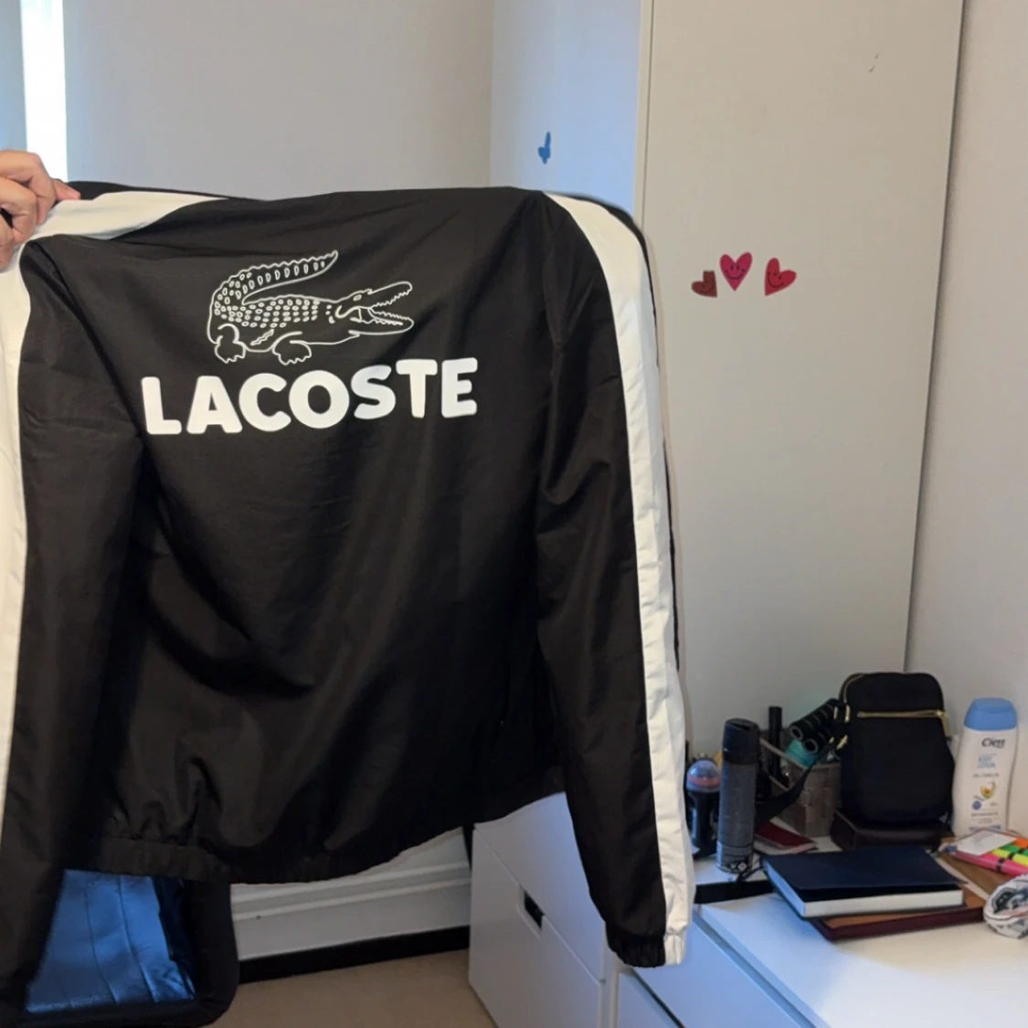 Svart vindjacka från Lacoste och byxor från Lacoste  - 1