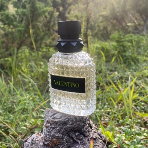 Valentino yellow dream  - Hej! Jag säljer nu min valentino yellow dream. I väldigt bra skick och knappt använd. Cirka 47/50 ml kvar i flaskan. Fin doft som fungerar till mycket! Kom med prisförslag. Ställ frågor om du undrar något!👍