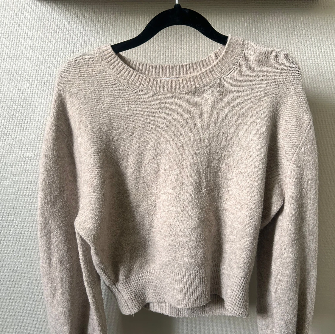 Beige stickad tröja från ”Other Stories”