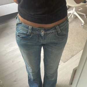 Blå bootcut jeans från Only - Blåa jeans jag köpte tyvärr inte använt så mycket. Jag är 172 cm lång passar perfekt 💕