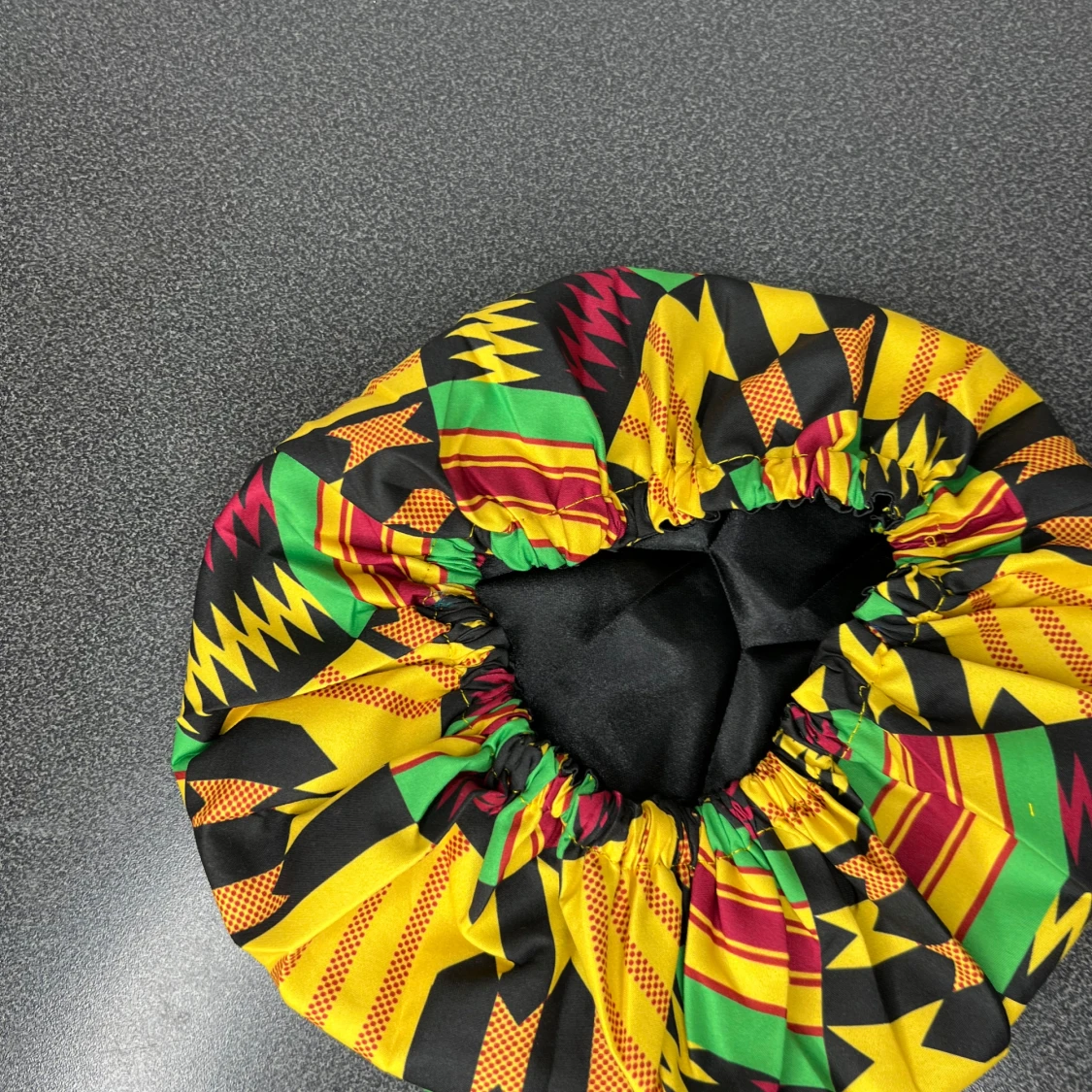 Hår bonnet med afrikanskt mönster