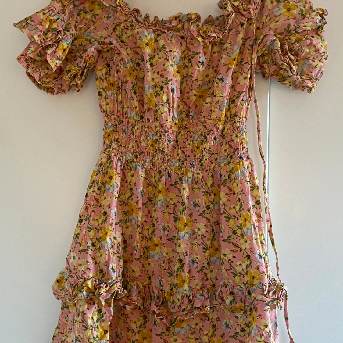 Blommig kortklänning från NLY Trend - 1