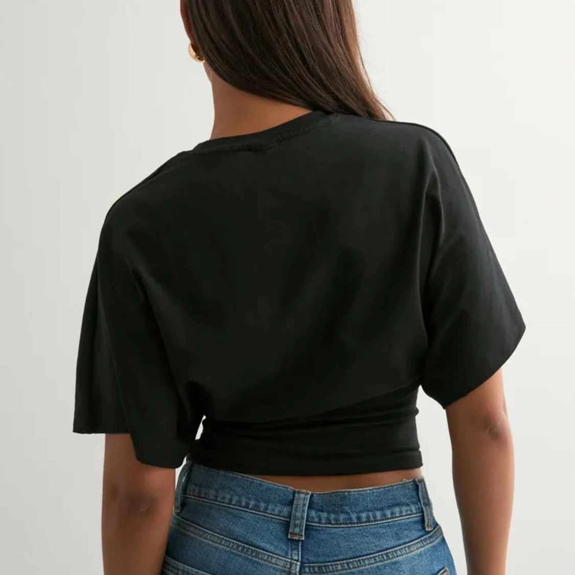 Svart croppad topp med vida ärmar - 2