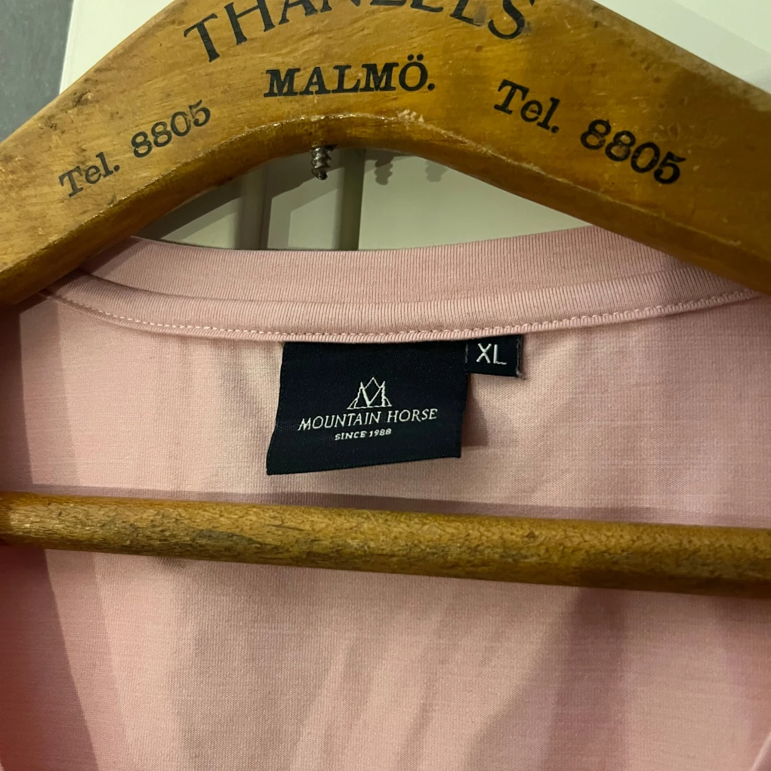 Ljusrosa t-shirt från Mountain Horse - 2