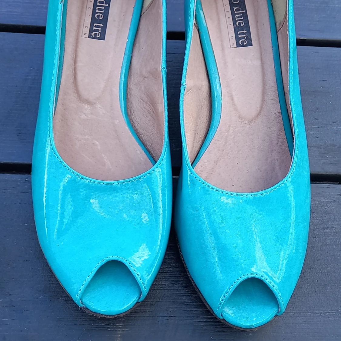 Turkosa pumps med öppen tå, stl 37