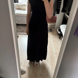 Svart långkjol - En svart långkjol i väldigt fint skick 