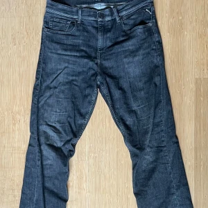 FETA REPLAY JEANS 🌹👌 - Storlek ”16a” passar dig om du är 177 och över 🌹Modell är thad.