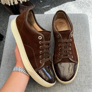 Lanvin - Sjukt feta lanvins | uk8 /42-43 | skick 9/10 endast 1 defekt på vänster sko | hör av dig vid frågor eller funderingar 🤩