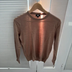 Uniqlo Tröja - Lätt och enkel ull tröja från Uniqlo