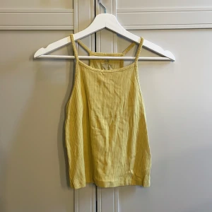 Linne - Gult linne i storlek 158 - 164 så typ S, från H&M 