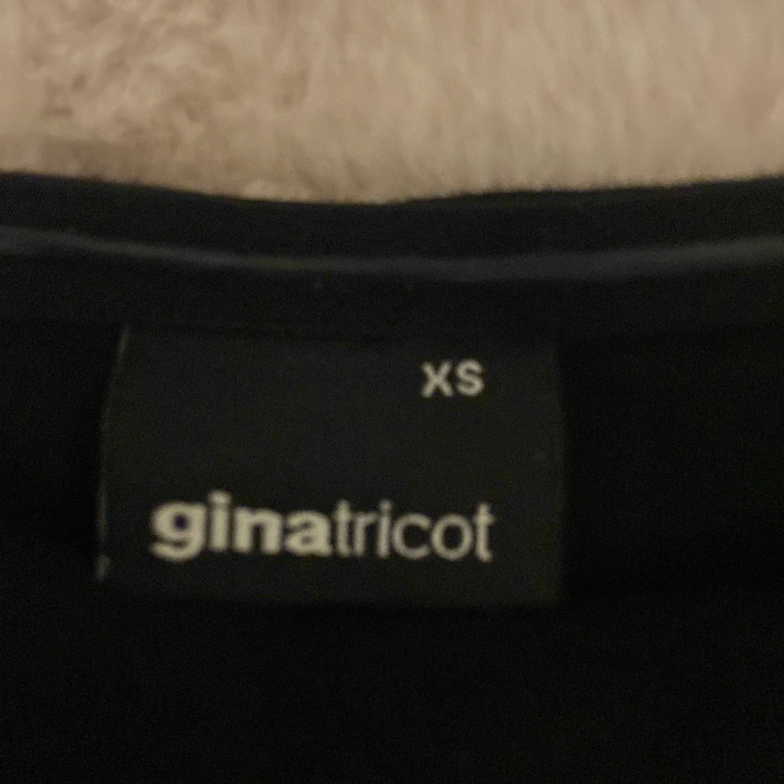 Svart offshoulder topp Gina Tricot XS - 1