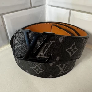 Svart bälte 110cm - Snyggt svart bälte helt ny aldrig använt.