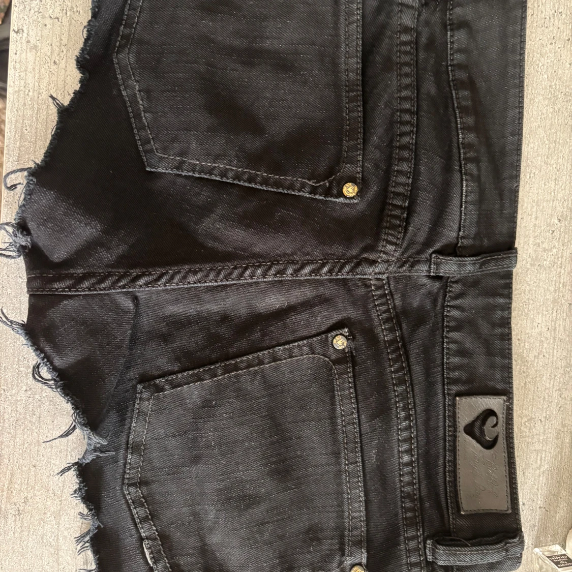 Svarta jeansshorts från Sweet Poison - 3