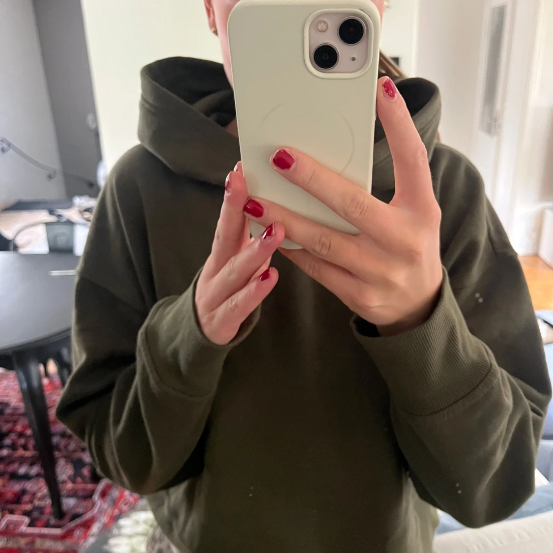 Olivgrön hoodie med huva - 1