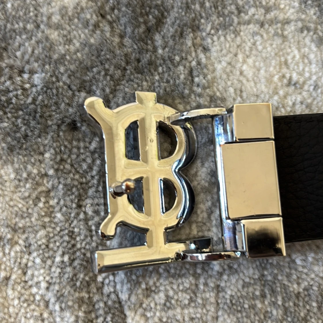 Burberry vändbart bälte med silverdetalj - 92