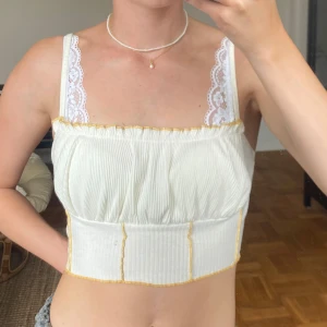 Vit topp - Somrigt linne! Storlek s (36).