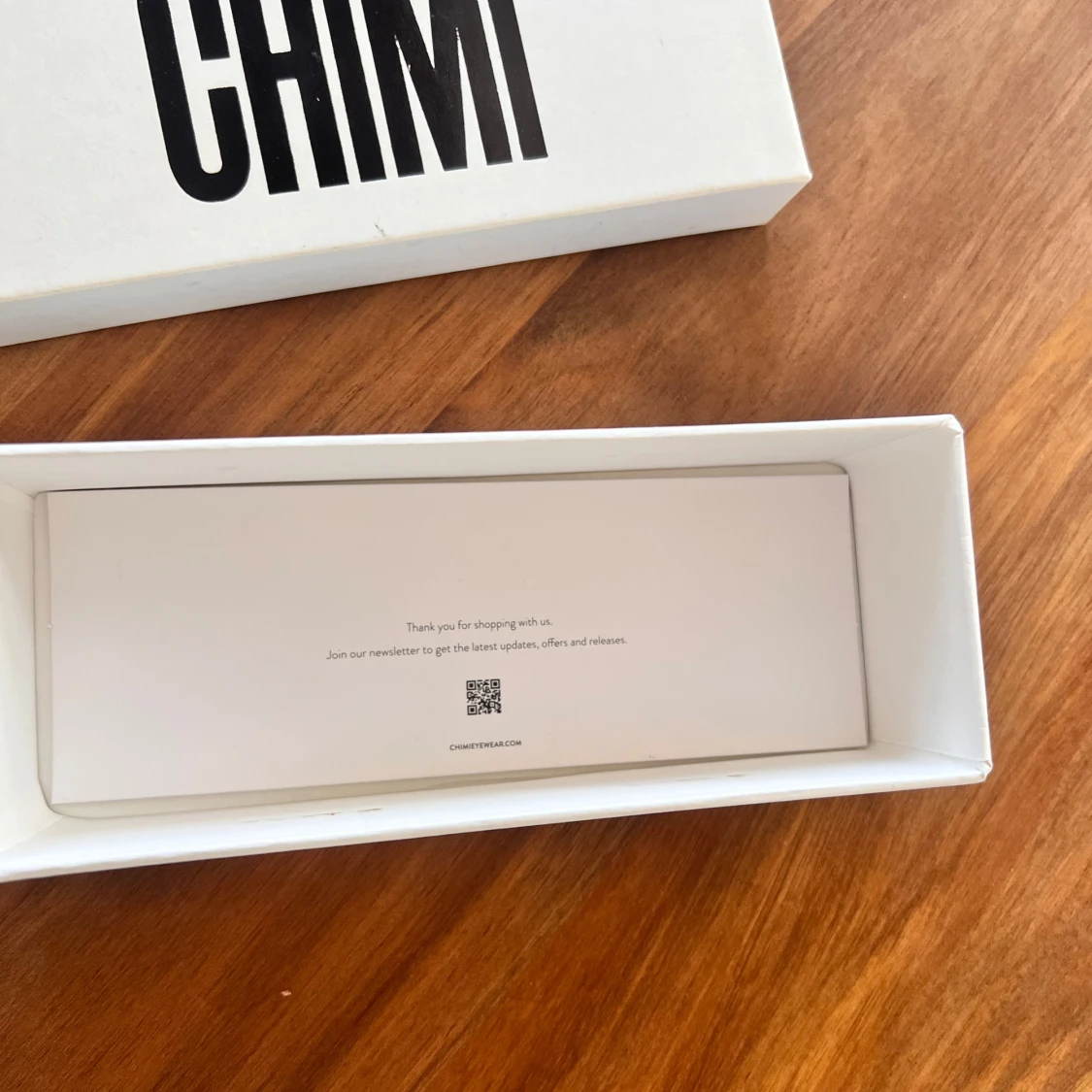 Vit glasögonbox från CHIMI - 2