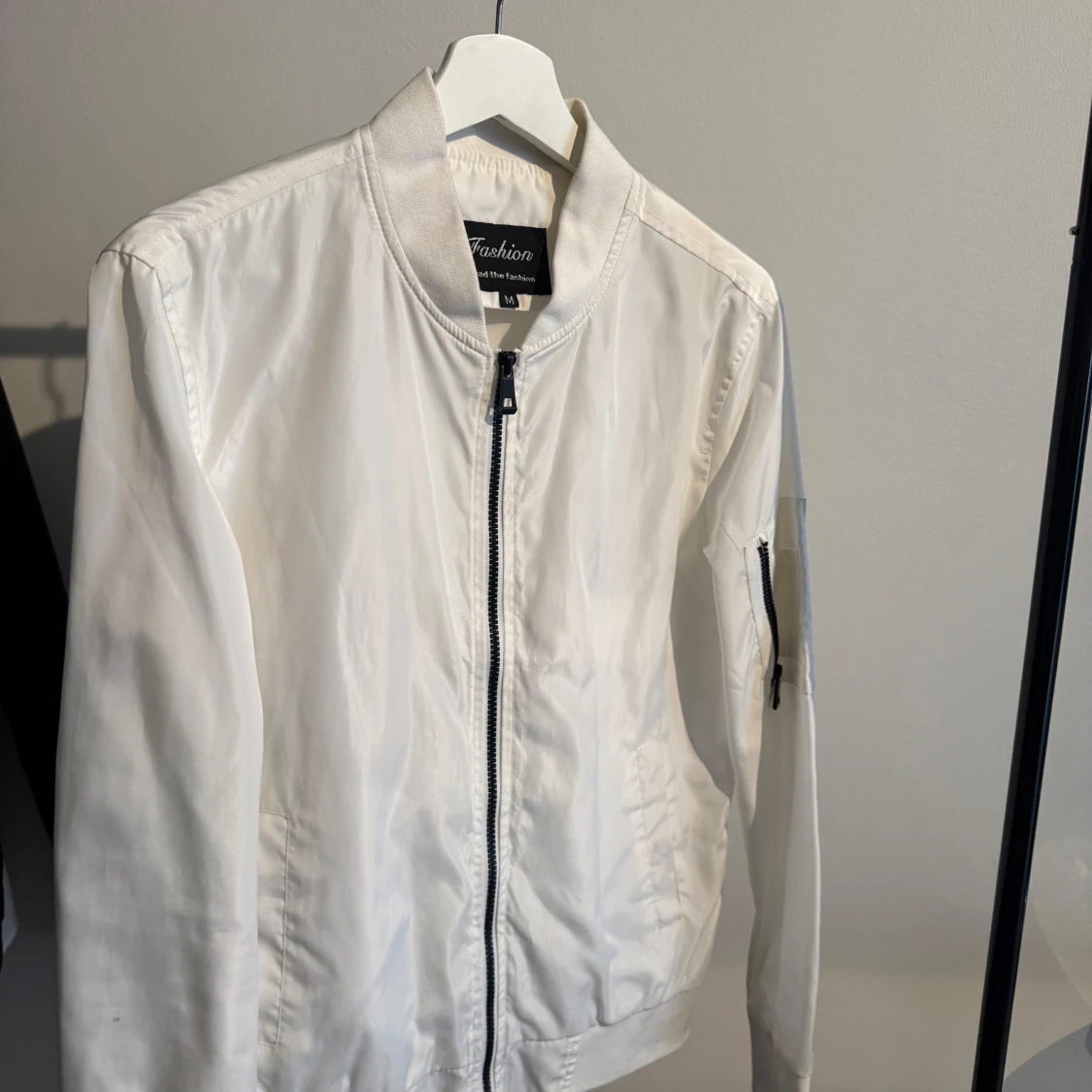 Vit bomberjacka