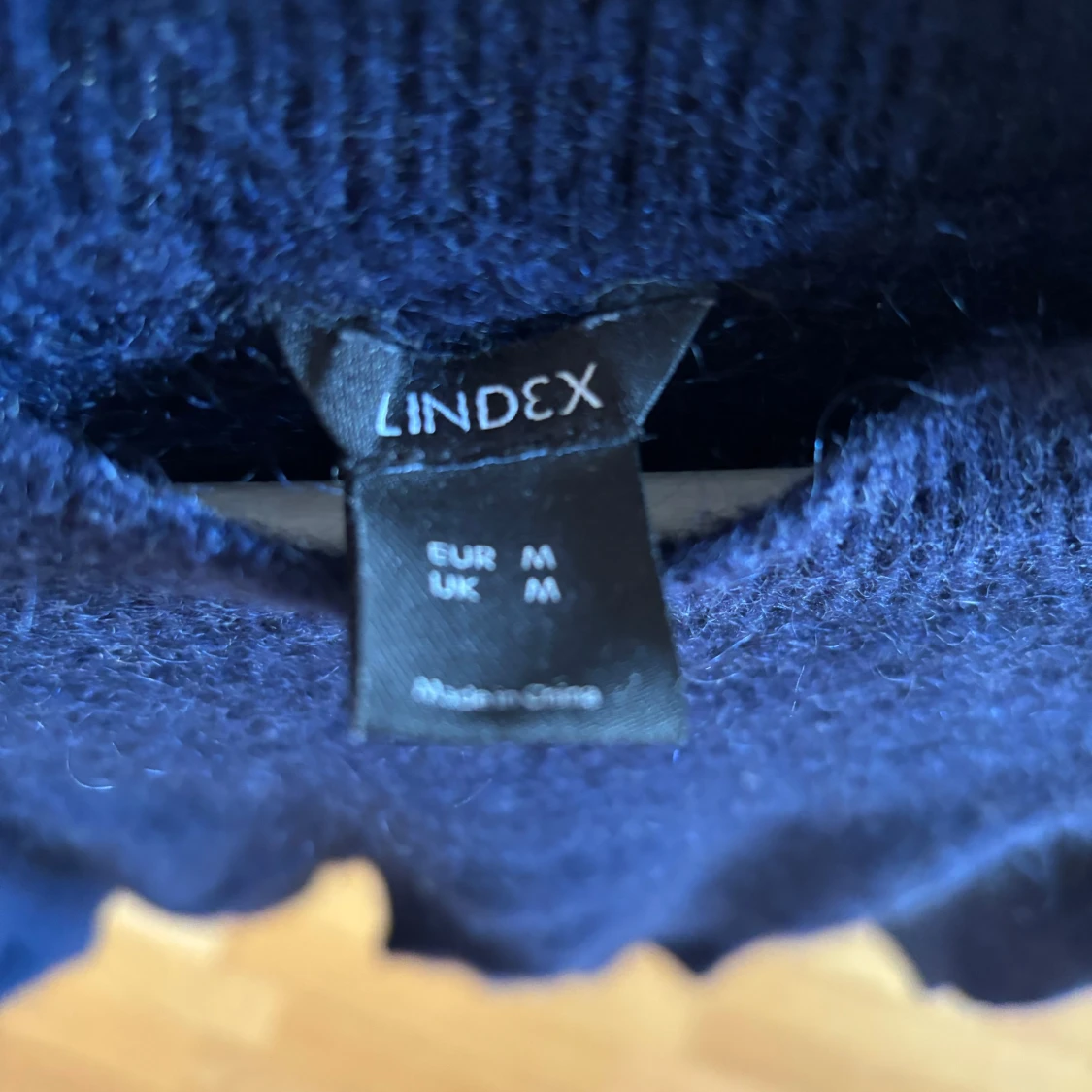 Mörkblå stickad tröja från Lindex - 1