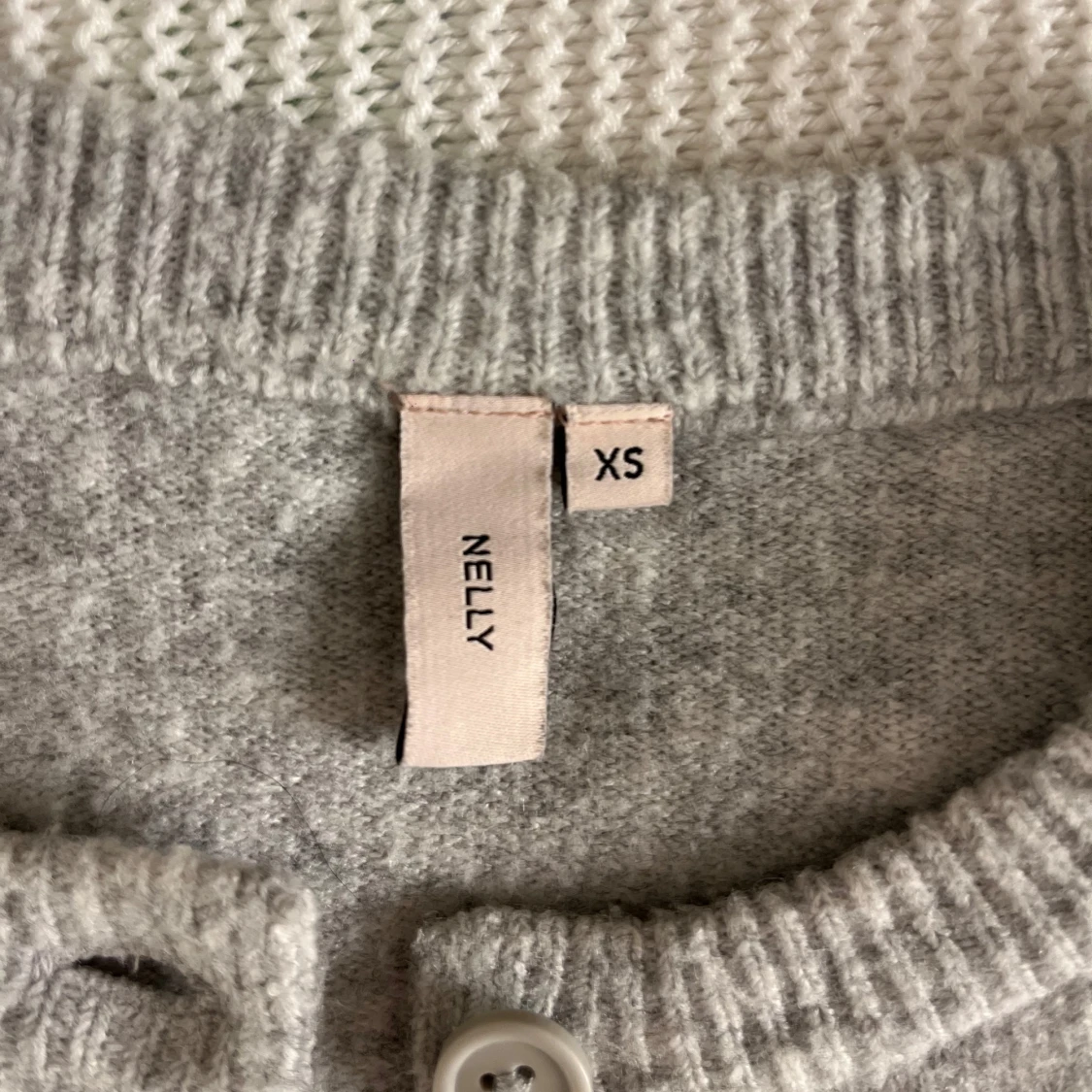 Grå kortärmad kofta från Nelly - 4