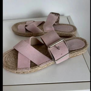 sandaler från Ilse Jacobsen - Helt nya, oanvända, sandaler från märket Ilse jacobsen. Ord pris 299kr