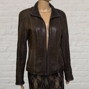 Vintage genuine leather jacket  - SELLING ON VINTED FOR 350SEK LESS. Handcrafted in Italy from 100% genuine leather (vera pelle)