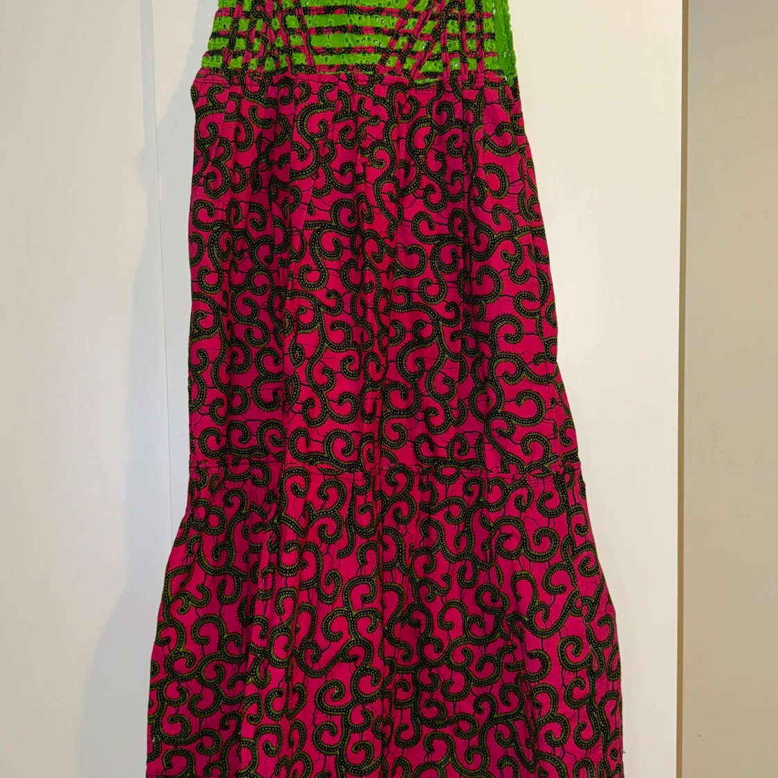 Färgstark långklänning med mönster