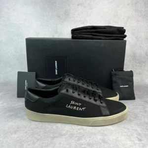 Saint Laurent court classic sneaker - – Condition: 10/10, brand new and never used  – What is included:  Box, dustbags & card  – Retail price: 7000 + SEK