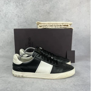 Valentino flycrew sneaker - – Condition: 8/10 - one spike has fallen off  – What is included: Dustbag  – Retail price: 7280