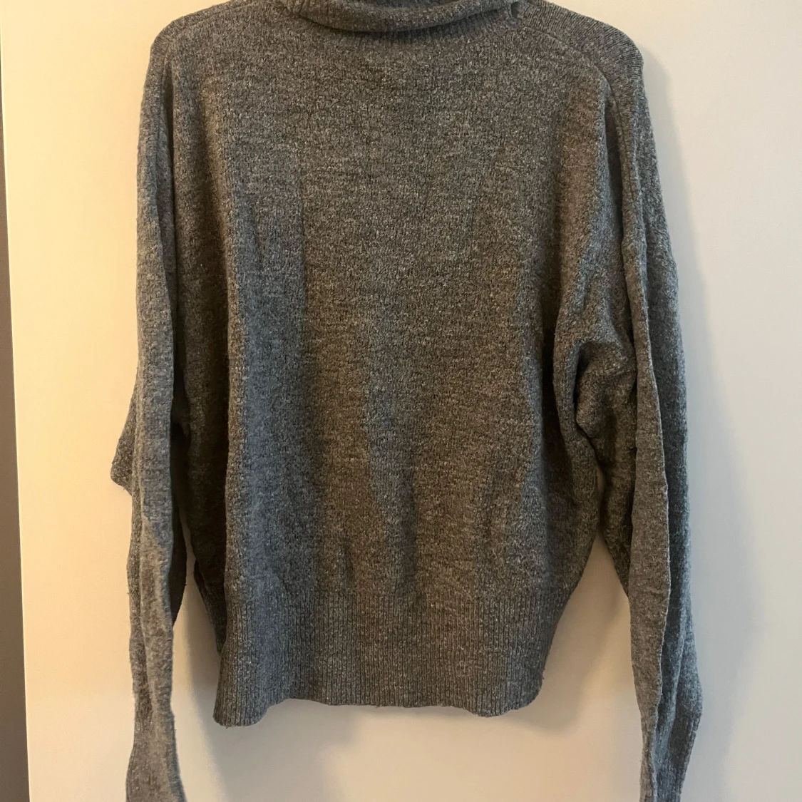 Grå långärmad tröja från H&M stl S - 1