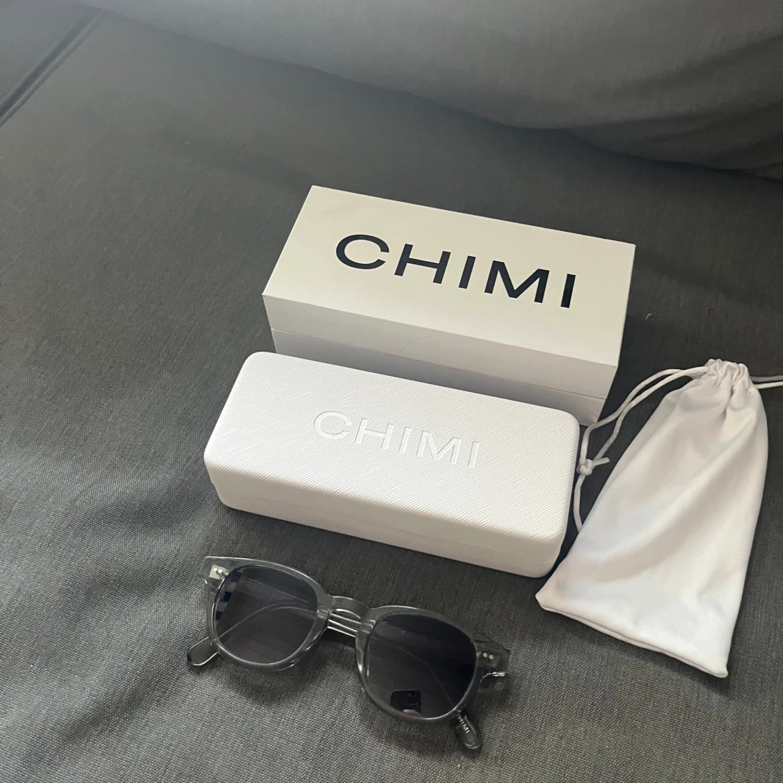 Svarta solglasögon från CHIMI