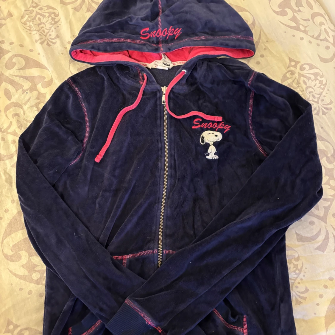 Mörkblå Snoopy hoodie med dragkedja och mjukis byxor från H&M - 1