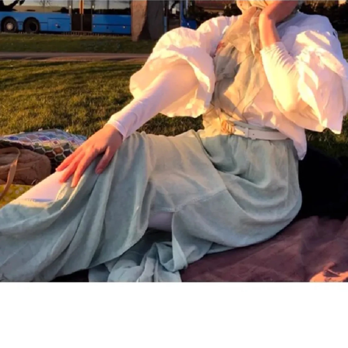 Ljusgrön kjol med slits - 1