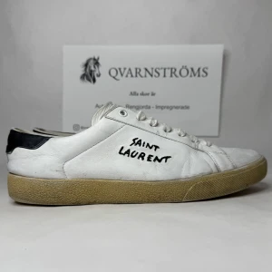 Saint Laurent Court Classic  - Saint Laurent Court Classic | storlek 42 | skick 7/10 | nypris ligger pả 7000kr | Hör av dig vid frågor eller annat