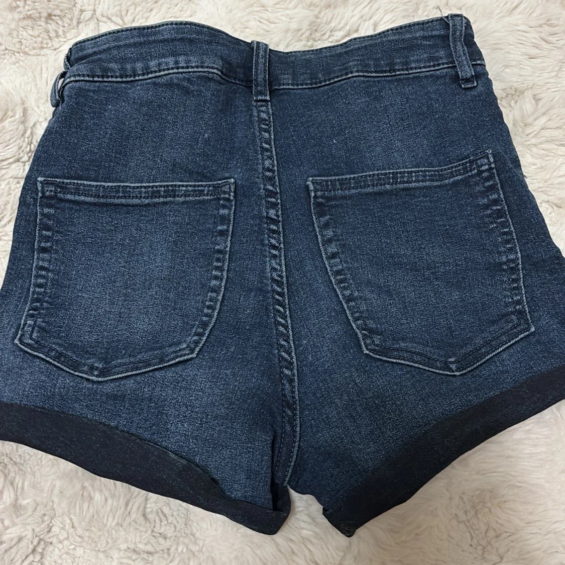 Mörkblå jeansshorts från H&M Divided - 1