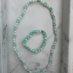 Smyckes set - Grönt smyckes set med halsband & armband som kan göras i alla färger💚