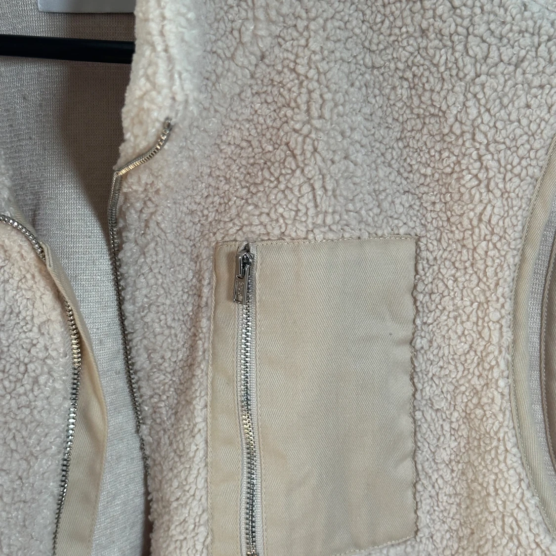 Beige Väst i teddy fleece material - 1