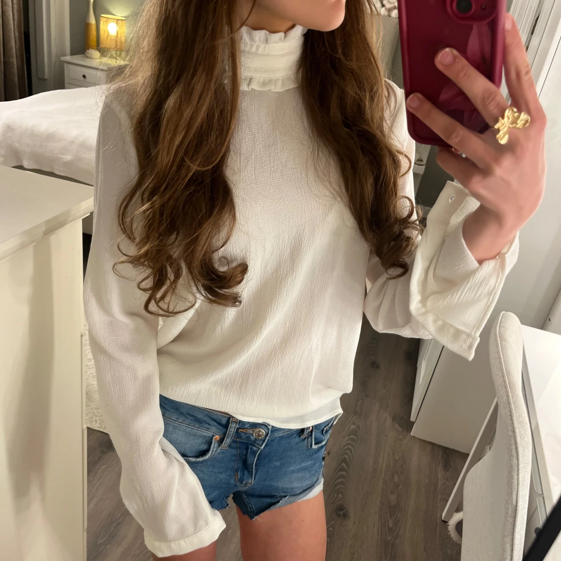 Vit blus med volangkrage Vero Moda