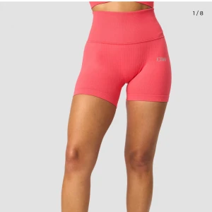 Rosa shorts från ICANIWILL - Superfina i bra skick, helt nya!