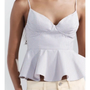 Zara topp  - Super trendig Zara topp, slutsåld ❣️