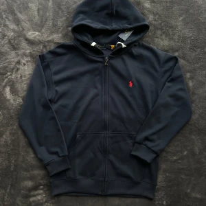 RALPH LAUREN HOODIE - RALPH LAUREN HOODIE | Storlek M på tagen men passar även S | Den är i nyskick | Skriv vid fler frågor eller bilder