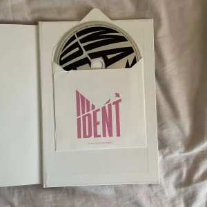 MAXIDENT album - Limited edition MAXIDENT album från Stray Kids, alla delar ingår. Albumet är i nytt och fint skick. Pris kan diskuteras💕