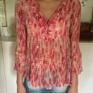 By Molinn - Mönstrad blus från By Molinn Copenhagen, köpt för 1800kr.