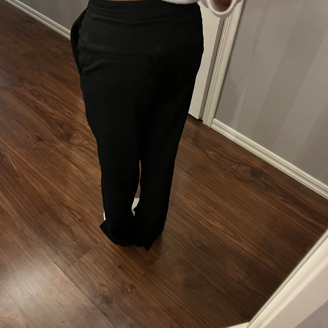 Svarta kostymbyxor från H&M - 1