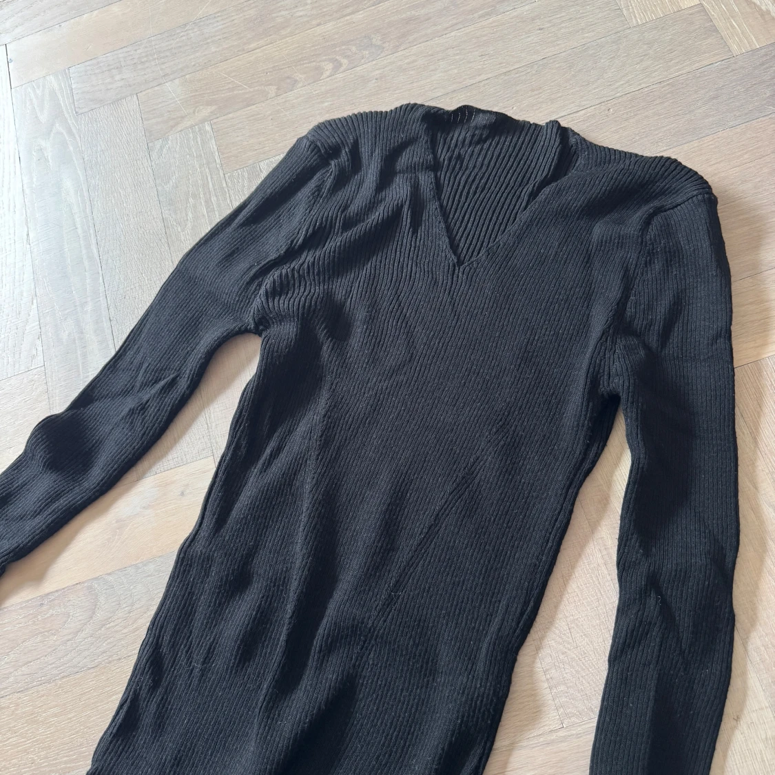 Svart ribbad långklänning  - 3